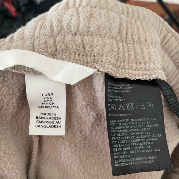 H&M beige sweatpants, super comfy - Picture 2 of 4